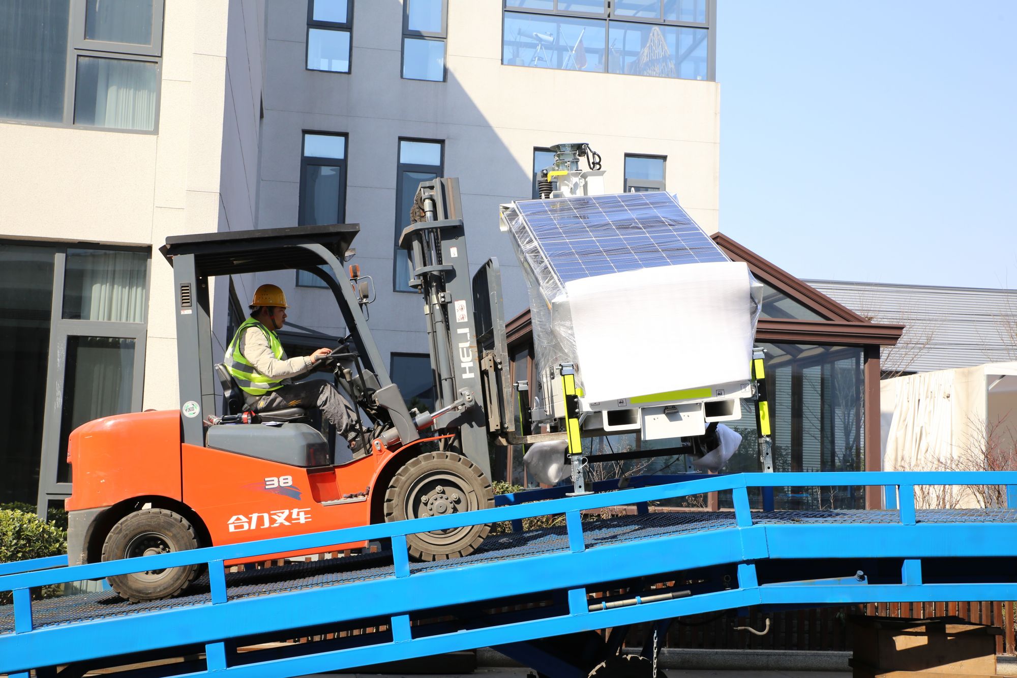 Solar Trailer Delivery